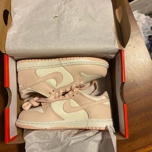 Nike Youth S: 11.5 Dunks Pink/White